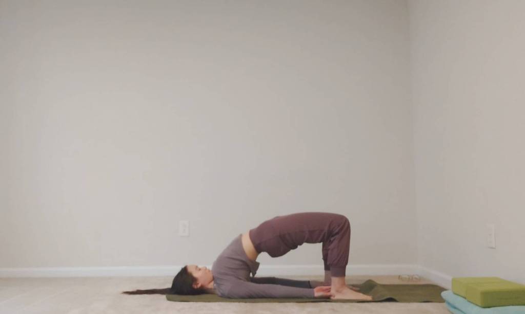 橋式(Setu Bandhasana)